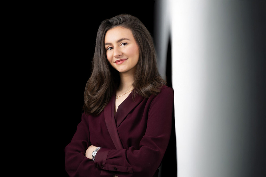Yasmine Zarrab, head of Global HR chez Cap4Group.  (Photo: provided by Yasmine Zarrab; background edited using Photoshop)