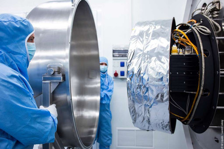 Le tube à gaz pulsé d’Air Liquide permet de garder à très basse température les instruments à infrarouge mis en orbite, notamment pour l’observation de la Terre. Un des exemples de l’activité du groupe dans le spatial. (Photo: Air Liquide)