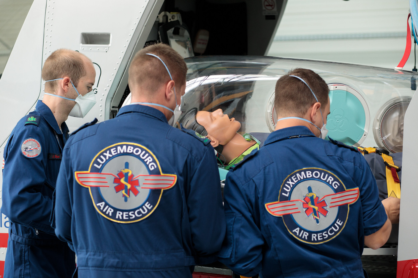 Le personnel de Luxembourg Air Rescue peut transporter des malades hautement infectieux en toute sécurité. (Photo: Matic Zorman / Maison Moderne)
