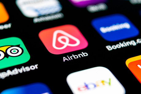 Si Airbnb n’a pas confirmé l’information, les banques Morgan Stanley et Goldman Sachs devraient piloter l’arrivée de la plateforme à Wall Street. (Photo: Shutterstock)