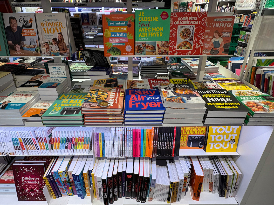 Forty or so books are also on offer at the Fnac in Hamilius. It’s a sign of the craze for these devices. Photo: Maison Moderne