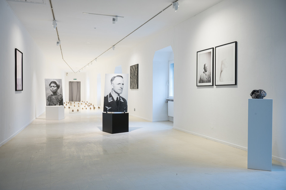 View of the Robert Schuman Prize exhibition and the installation by Akosua Viktoria Adu-Sanyah.  (Photo: Oliver Dietze)