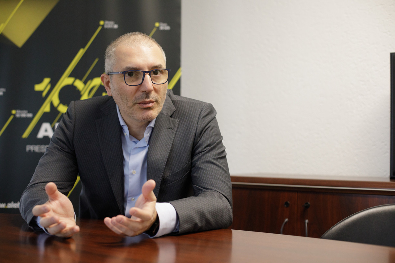 Roberto Mendolia has been president of the Aleba labour union since June 2019. He is seen during an interview with Delano in February 2024. The acronym Aleba previously signified the “Association luxembourgeoise des employés de banque et assurance” (Luxembourg association of bank and insurance employees) but since last year has formally stood for “Association luxembourgeoise des employés ayant besoin d’assistance” (Luxembourg association of employees needing assistance). Photo: Matic Zorman/Maison Moderne
