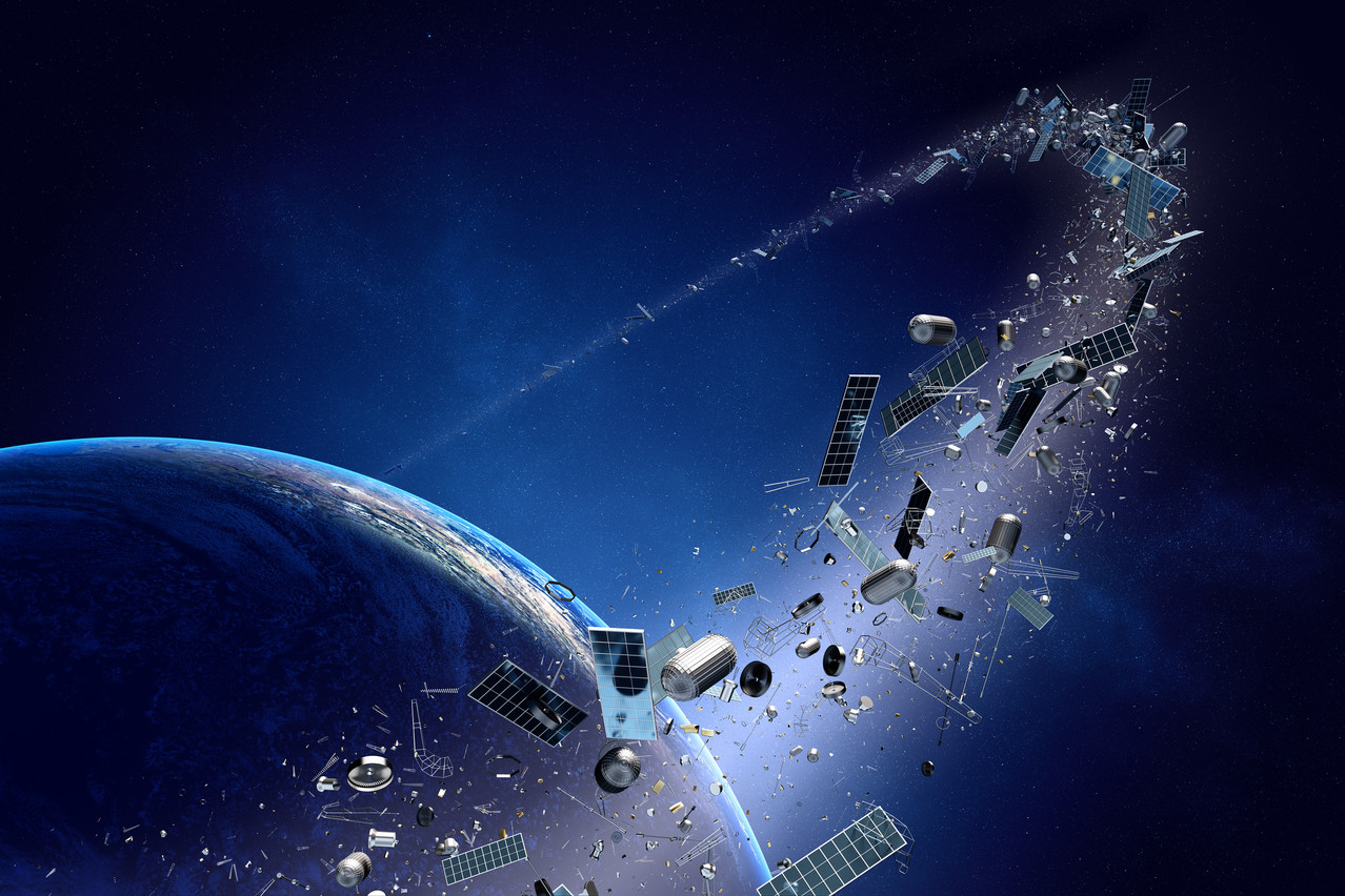 Le nettoyage des débris en orbite autour de la Terre est un enjeu majeur, puisque ces derniers peuvent entrer en collision avec les satellites. (Illustration: Johan Swanepoel)