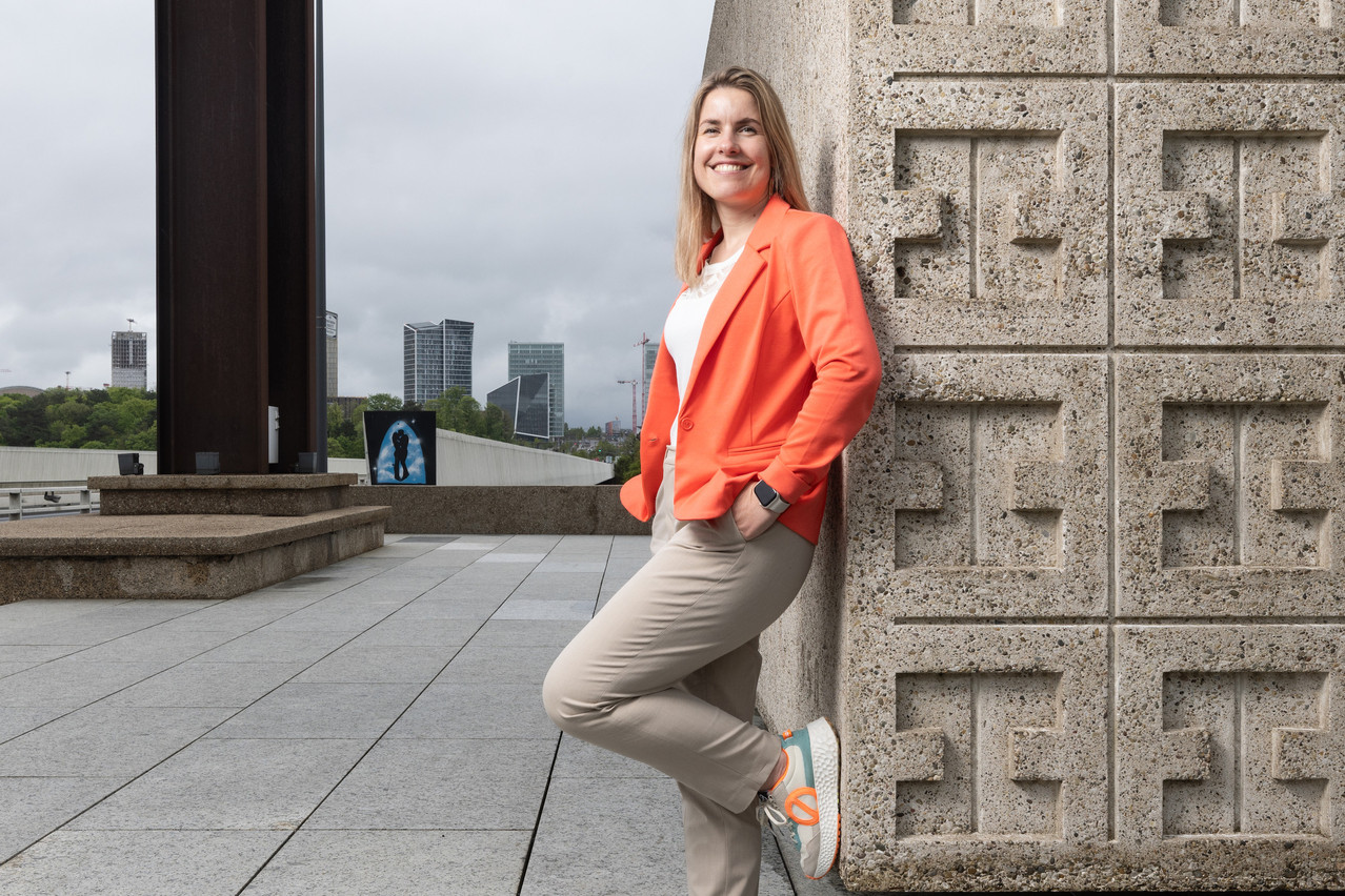 Alexandra Schoos, pictured here at the Schuman monument, is joined on the ADR list by Fernand Kartheiser, Jeff Engelen, Alex Penning, Sylvie Mischel and Véronique Stoffel. Photo: Guy Wolff/Maison Moderne