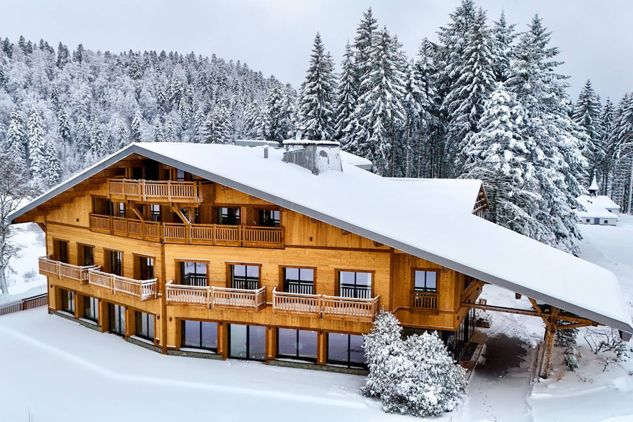 At an altitude of almost 1,000 metres, the Domaine de Montagne is housed in a wooden chalet with sloping roofs. Photo: Domaine de Montagne