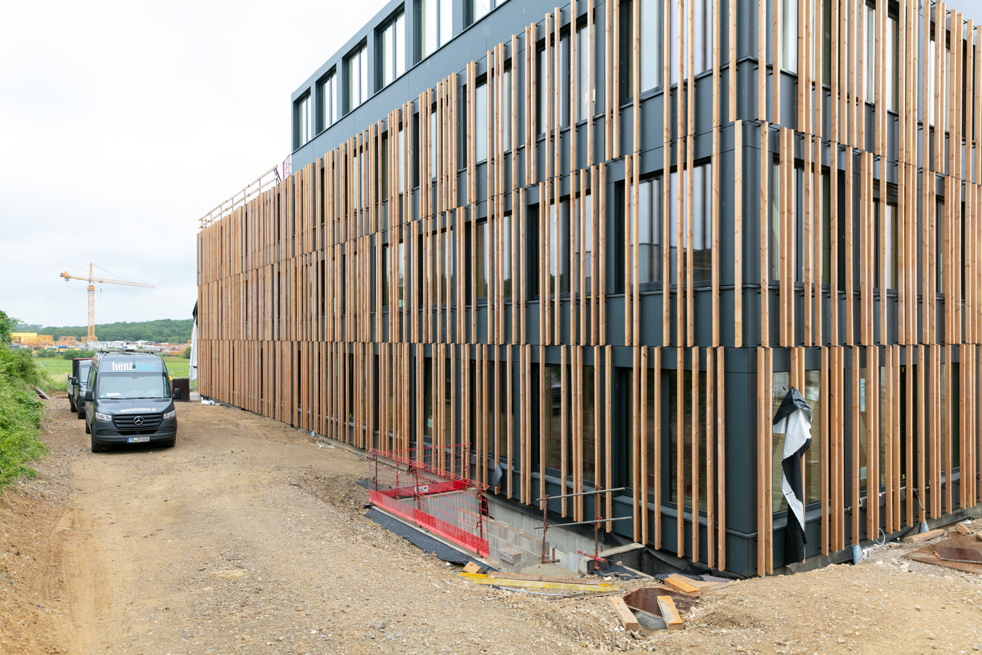 The cladding consists of vertical wooden slats. Photo: Romain Gamba / Maison Moderne