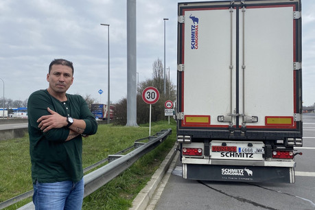 Alejandro, chauffeur routier, sur la route en cette période de quarantaine. (Photo: Paperjam)