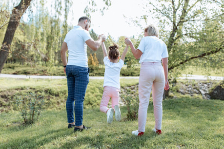 Selon certains, le débat autour des allocations met aussi en avant la question de la définition de la famille. (Photo: Shutterstock)