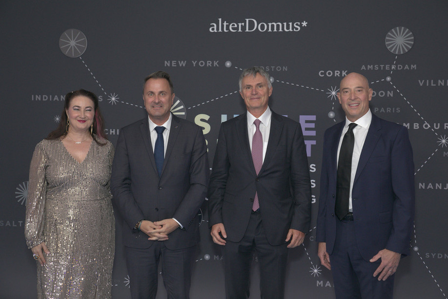 (l-r) Joanne Ferris, chief human resources officer at Alter Domus; Xavier Bettel (DP), prime minister and minister of state; René Beltjens, chairman; Doug Hart, CEO of Alter Domus at the firm’s 20th anniversary celebration, held on 29 September 2023 at Luxexpo. Photo: Alter Domus