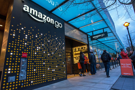 Proposant habituellement des épiceries de petite taille (entre 90 et 180m²), la firme de Seattle vient d’inaugurer un nouveau type de magasin plus proche du supermarché: Amazon Go Grocery. (Photo: Shutterstock)