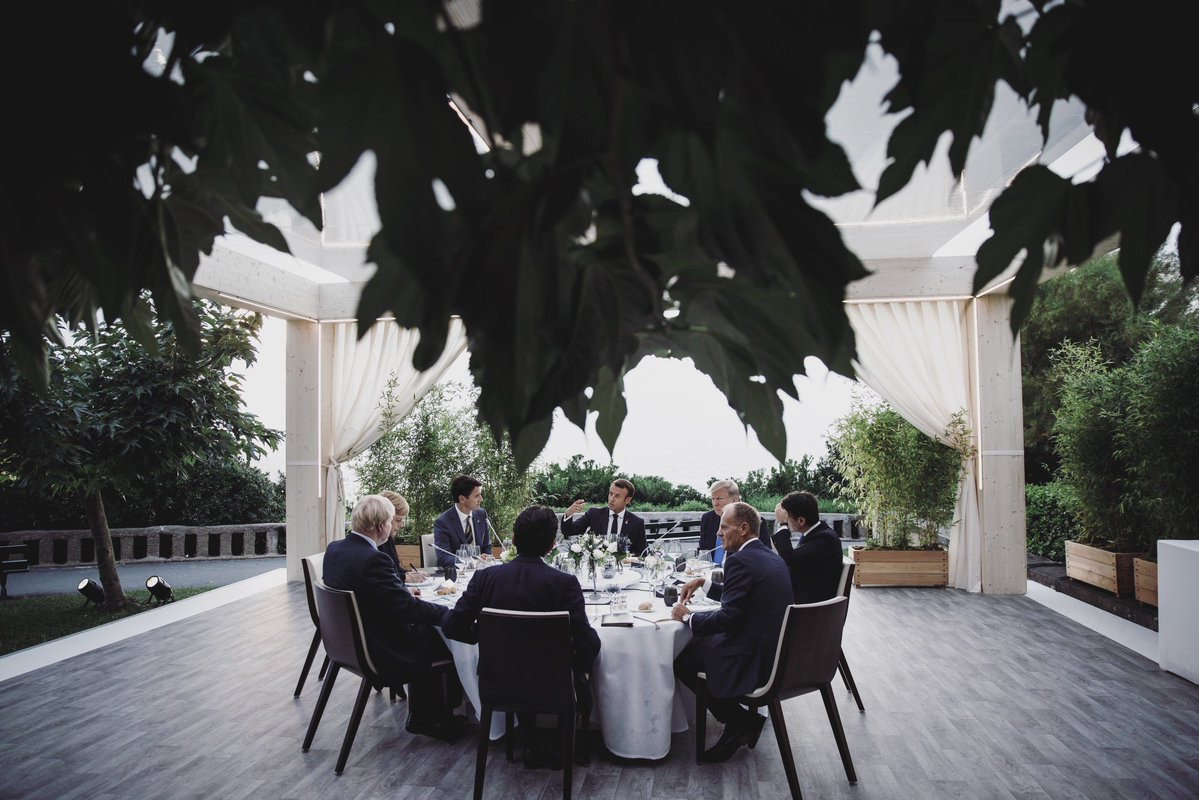 Les sept présidents des pays les plus industrialisés au monde auront passé un long moment à table pour avancer sur quelques dossiers-clés comme le nucléaire iranien, la taxe Gafa ou la lutte contre les incendies au Brésil. (Photo: G7)