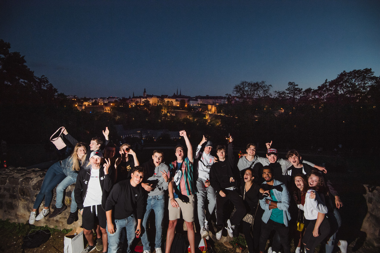 Lundi soir, de nombreux groupes ont tout de même célébré la Fête nationale. (Photo: Nader Ghavami)