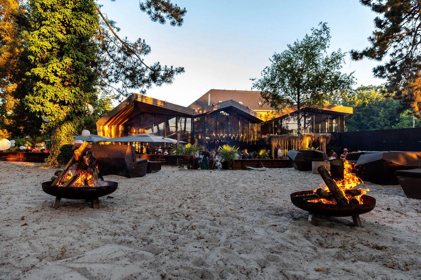 Les deux parties de la superbe terrasse du Boos permettent de lui apporter deux ambiances et deux mises en place différentes, pour coller au mieux aux concepts réalisés.   (Photo: Eleris /Floriano Cardosi)