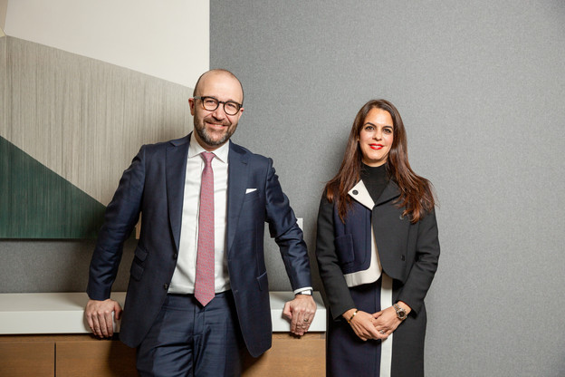 Jeff Mouton, CEO de Mirabaud & Cie depuis juin 2021, et Sarah Khabirpour, qui intègre le conseil d’administration de filiale du groupe bancaire suisse au Luxembourg. (Photo: Romain Gamba/Maison Moderne)
