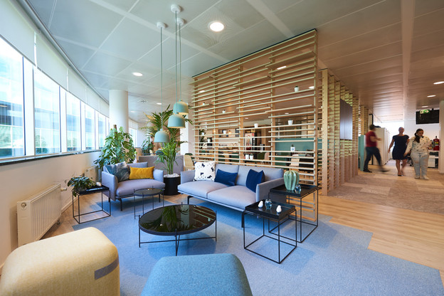 Le bien-être au bureau passe aussi par les aménagements. (Crédit: www.yvanglavie.com)