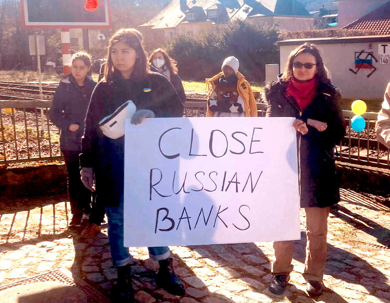 Protestors staged a spontaneous demonstration at the Russian embassy on 27 February. On 24 March Amnesty International will gather at the embassy and hand over a petition calling for a stop to aggression.  Photo: Mark Kitchell
