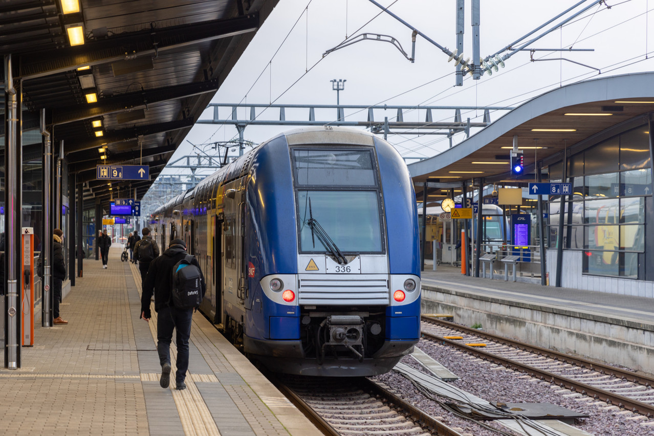 Until 15 September, passengers on the Metz-Thionville-Luxembourg line are being asked to interrupt their journey once they reach Bettembourg. It’s a further complication in their cross-border journey. Photo: Romain Gamba/Archives