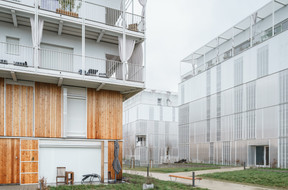 The architects chose to fit the balconies with curtains to protect them from the sun. Photo: Miguel Fernández Galiano