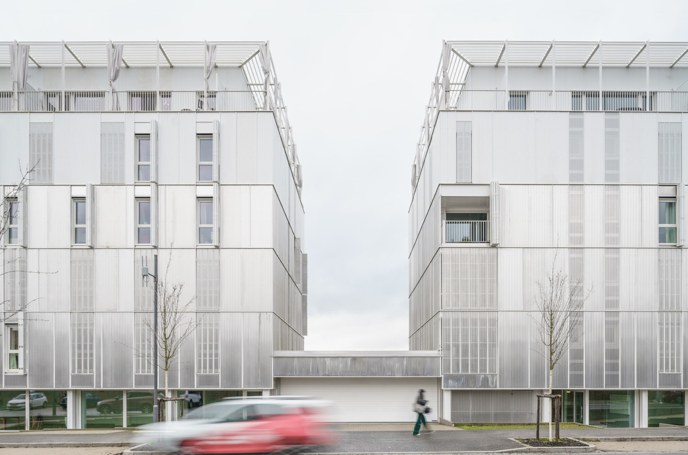 The buildings have shared basements. Photo: Miguel Fernández Galiano
