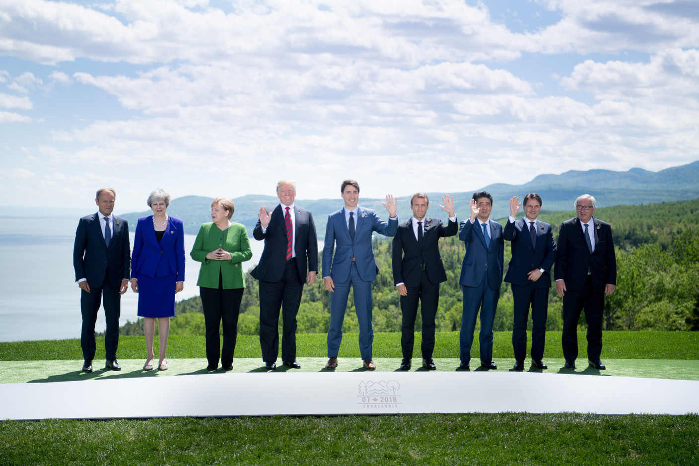 Le 8 juin 2018, Angela Merkel et la Première ministre britannique Theresa May sont les deux seules femmes à figurer sur la photo de famille du G7, aux côtés notamment de Jean-Claude Juncker.  (Photo: EU)