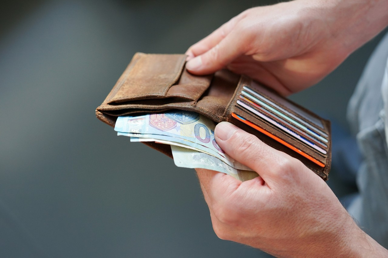During the so-called tripartite negotiations in March the government, employers representatives and trade unions agreed to postponed the indexation of wages, salaries and pensions until April 2023.  Photo: Shutterstock.