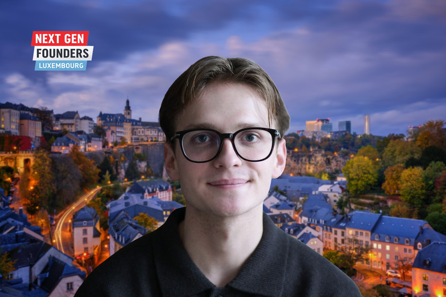 Within just four weeks of setting up, Antoine Estevez-Nousiainen has already persuaded more than 35 partner establishments to join the Revive Luxembourg network. His aim is to have 200 smartphone charging points across the country. (Photo: Antoine Estevez-Nousiainen/Shutterstock. Layout: Paperjam)