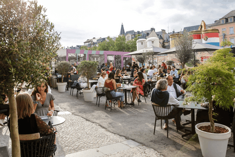 Mercredi soir, toutes les terrasses ouvertes de la Ville de Luxembourg ont été prises d’assaut pour leur première ouverture depuis le 15 mars. (Photo: Romain Gamba / Maison Moderne)
