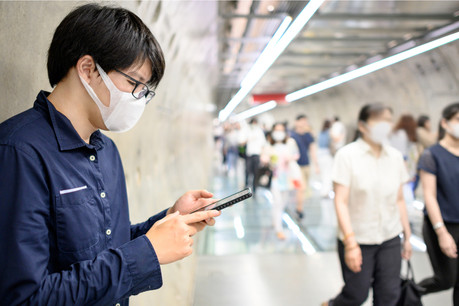 15 des 18 millions de résidents allemands utilisent leur application de traçage du Covid-19, contre moins de 2 millions en France. En octobre, les Allemands et 10 autres pays européens auront une nouvelle version. (Photo: Shutterstock)