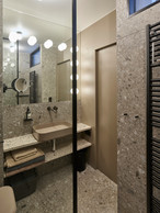 La salle de douche est équipée avec des matériaux de qualité. ((Photo: Eric Chenal))