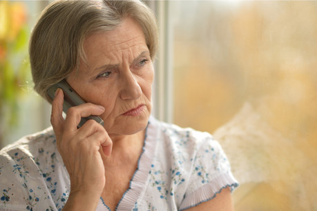Si habituellement, il est facile de voir ses proches, le confinement oblige à utiliser le téléphone ou les SMS, qui viennent s’ajouter au télétravail et au streaming vidéo. Les opérateurs sont sous pression, mais gèrent. (Photo: Shutterstock)