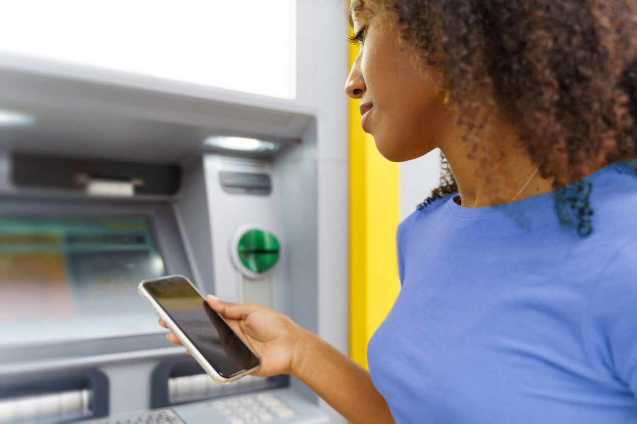 Les apps bancaires ont pris leur essor avec les smartphones. Au début, c’était surtout des apps consultatives et basiques. Au fil du temps, les fonctionnalités ont été étoffées. (Photo: Shutterstock)