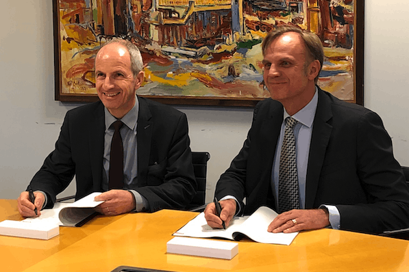 Roland Bastian, directeur général d’ArcelorMittal Luxembourg, et Thomas Kallstenius, directeur général du List. (Photo: ArcelorMittal)