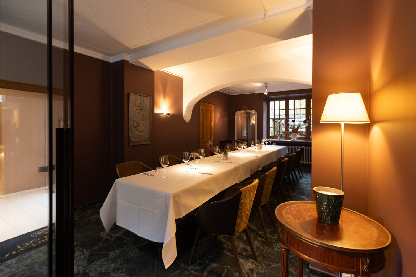 Ce salon privé est parfait pour les fêtes de famille ou les petits groupes. (Photo: Guy Wolff/Maison Moderne)
