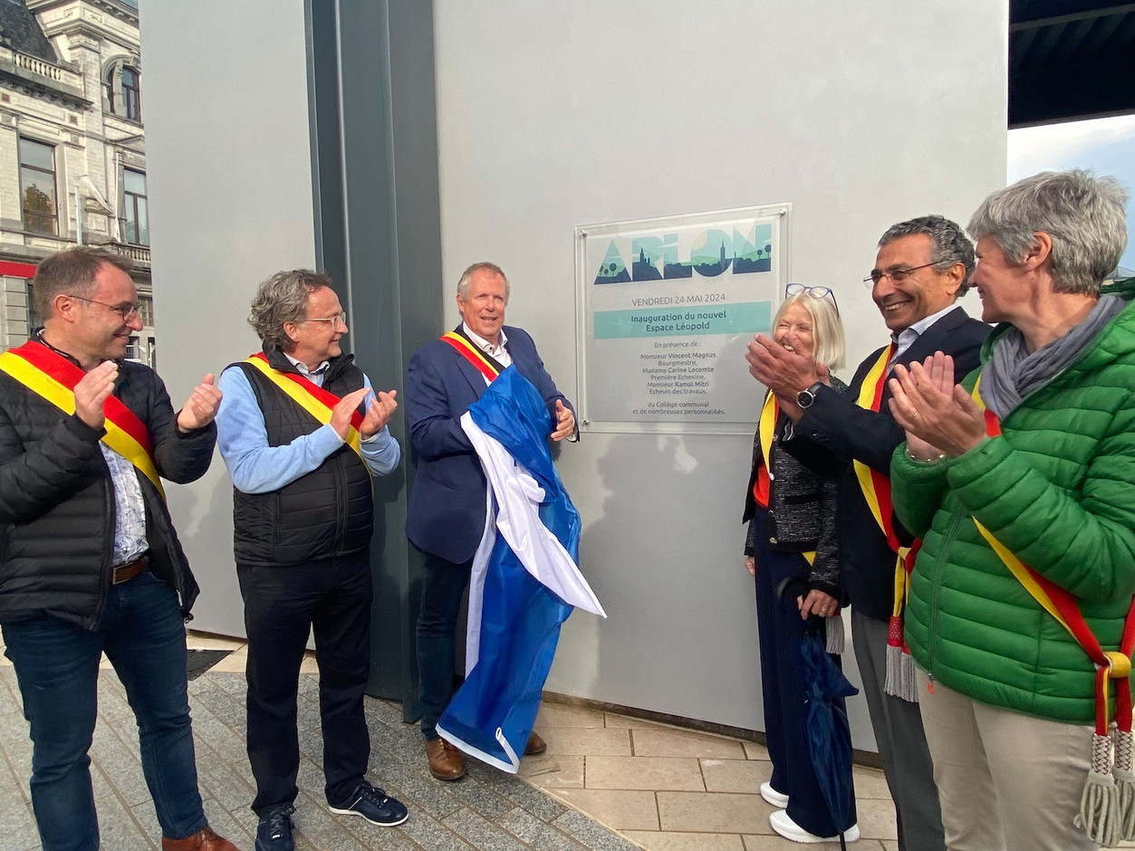 Deux plaques ont été dévoilées pour rappeler ce moment. (Photo: Maison Moderne)