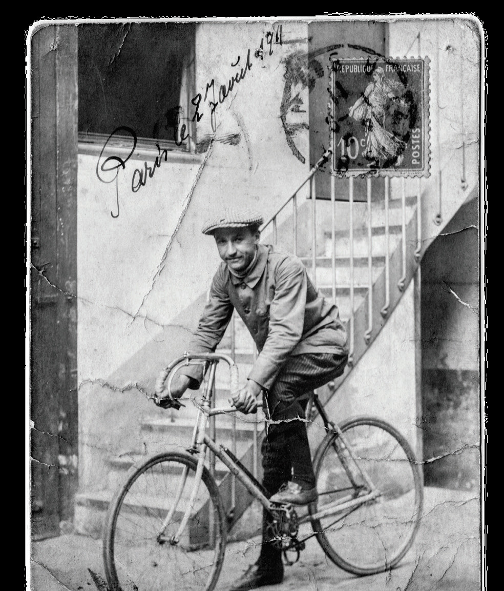 Arnold Kontz (I) dans les rues de Paris en 1914. (Photo: Arnold Kontz Group)