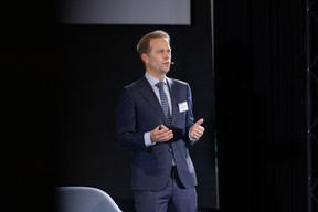 Anders Petterson (ArtTactic) presented the 8th edition of the Deloitte Private & ArtTactic Art & Finance report during a conference on Tuesday 21 November 2023. Photo: Romain Gamba/Maison Moderne