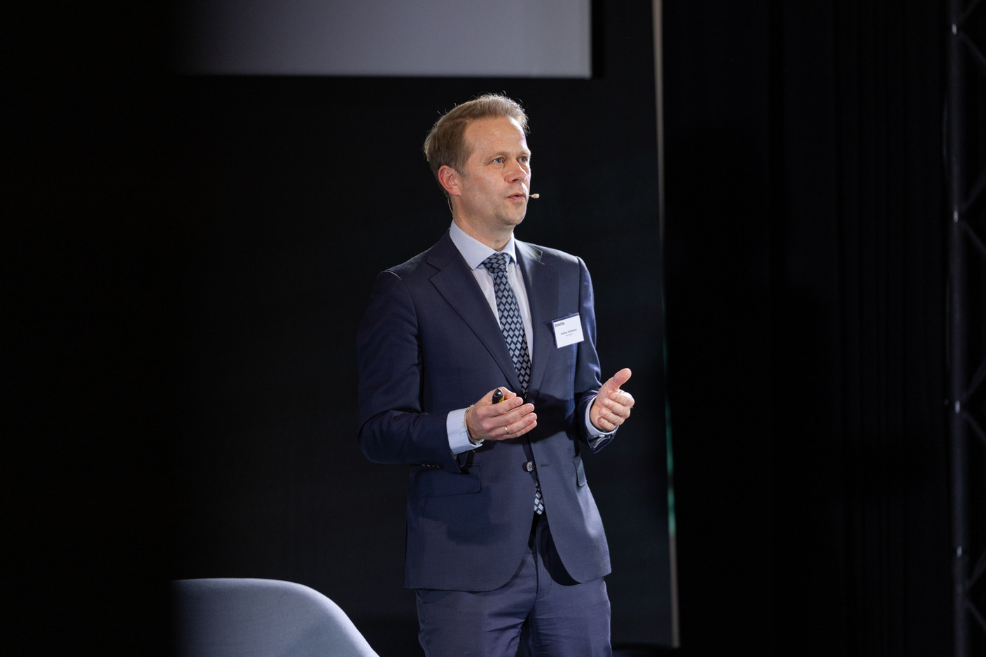 Anders Petterson (ArtTactic) presented the 8th edition of the Deloitte Private & ArtTactic Art & Finance report during a conference on Tuesday 21 November 2023. Photo: Romain Gamba/Maison Moderne