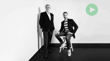 Hubert d’Ursel, Head of Art Advisory chez Degroof Petercam, et Charles, jeune entrepreneur.  (Photo: Maison Moderne)