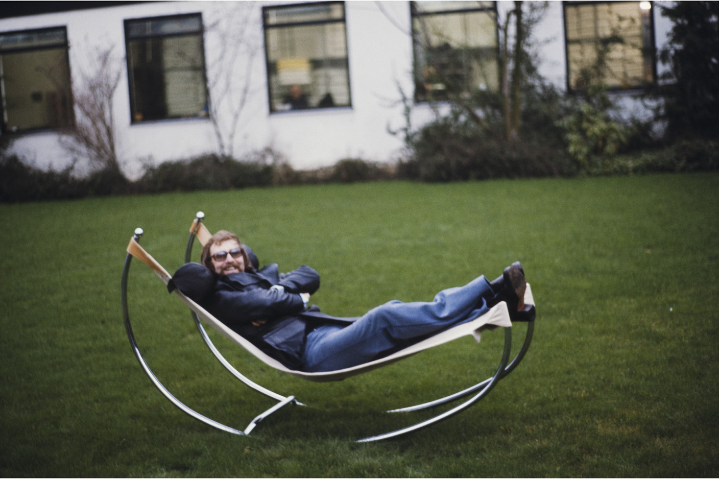 Romain Urhausen dans sa chaise à bascule. (Photo: Romain Girtgen / Collection du CNA) 