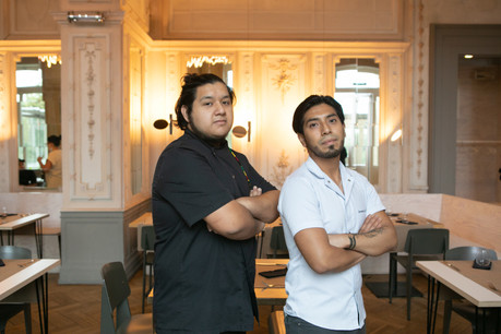 Gerson Atalaya (à gauche) et Jersson Olivares (à droite) sont les 2 jeunes talents responsables de la carte du Kay, au Casino Luxembourg. (Photo: Matic Zorman/Maison Moderne)