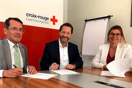 Michel Simonis (directeur général de la Croix-Rouge), Gerry Wagner (directeur général d’Arval Luxembourg) et Catherine Gapenne (directrice du service Aides et soins de la Croix-Rouge). (Photo: Arval)