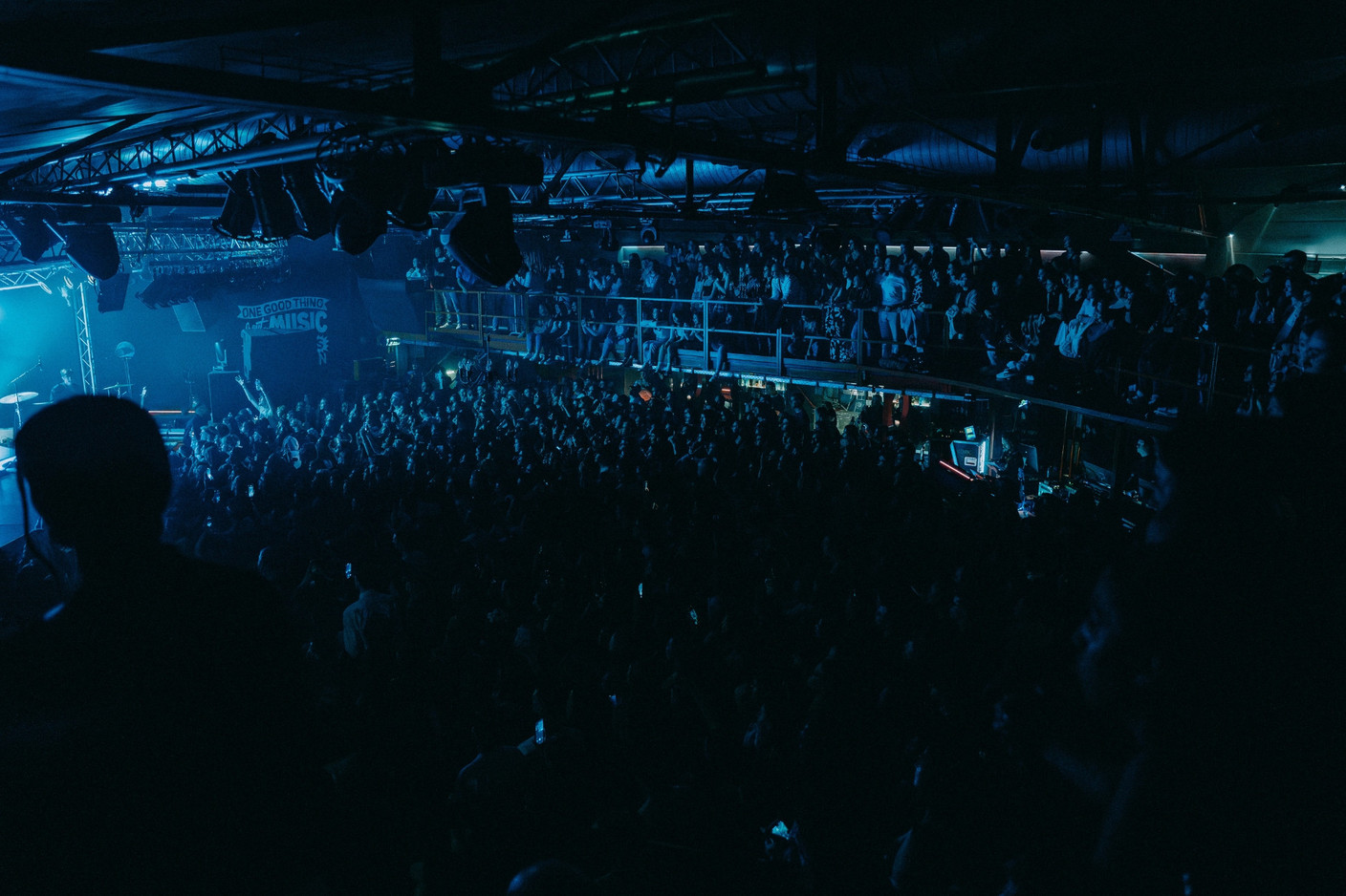 A crowd full of happiness, a room full of energy; den Atelier at its best. (Mick Drulang)