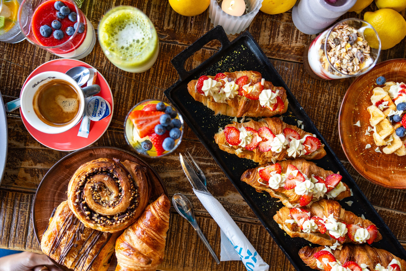  Brunch, chocolate and good cheer: let someone else take care of the rest.  (Photo: restaurant Taste)