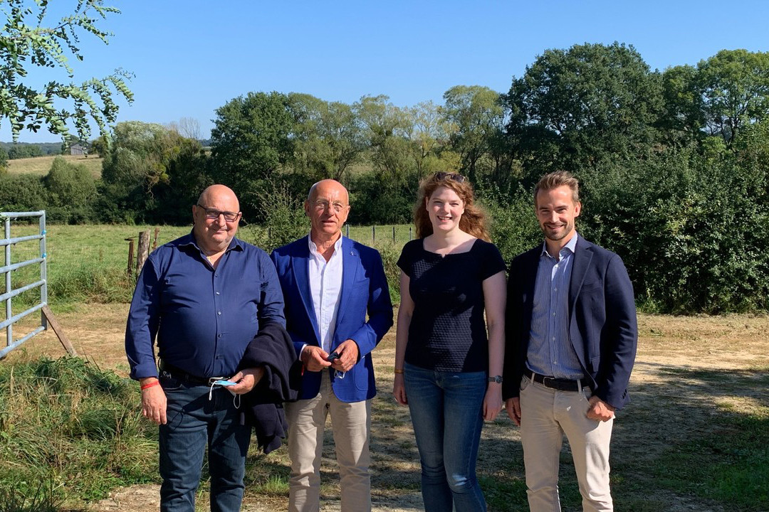 René Grosbusch, Anne-Sophie Steichen and Goy Grosbusch work with Auchan Luxembourg, represented here by Marc Gueuzurian (left). (Photo: Paperjam)
