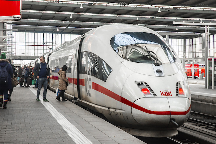 La Deutsche Bahn n’a pas le droit de réserver le paiement par prélèvement SEPA aux clients domiciliés en Allemagne. (Photo: Shutterstock)
