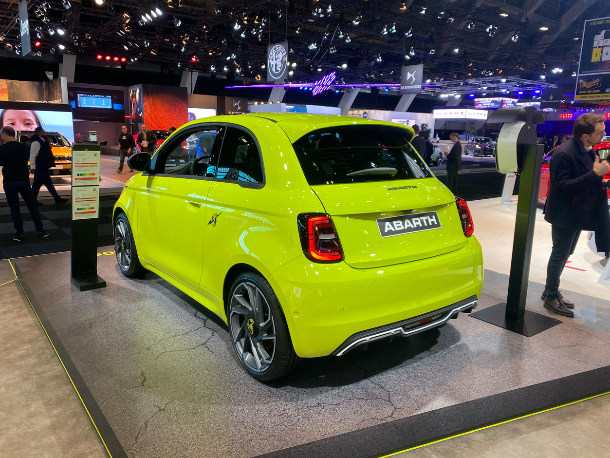 La Nouvelle Abarth 500e est équipée d’une puissante batterie de 42 kWh, se traduisant en 113 kW/154 cv.  (Photo: Jeremy Zabatta/Maison Moderne)