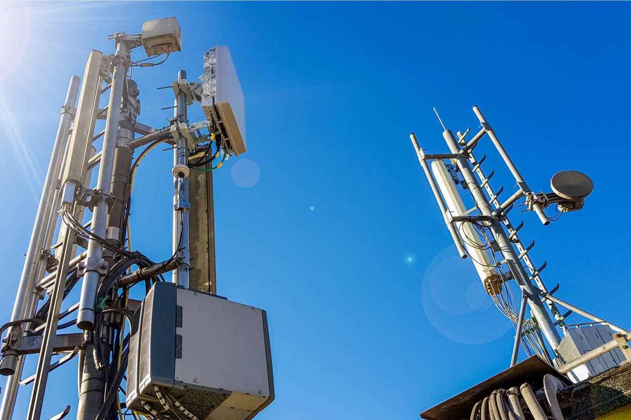 Sans attendre les enchères, les opérateurs luxembourgeois ont parfois installé des antennes multibandes, qui leur ont permis d’obtenir une autorisation. D’autres devront passer par la procédure «commodo». (Photo: Shutterstock)