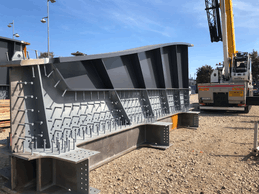 Pendant les mois de septembre et octobre, les nouvelles poutres maîtresses vont être mises en place sur la partie sud du pont. ((Photo: Schroeder & Associés))