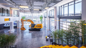 Le hall d’accueil de Caterpillar. (Photo: AMC Interiors & Architecture)  